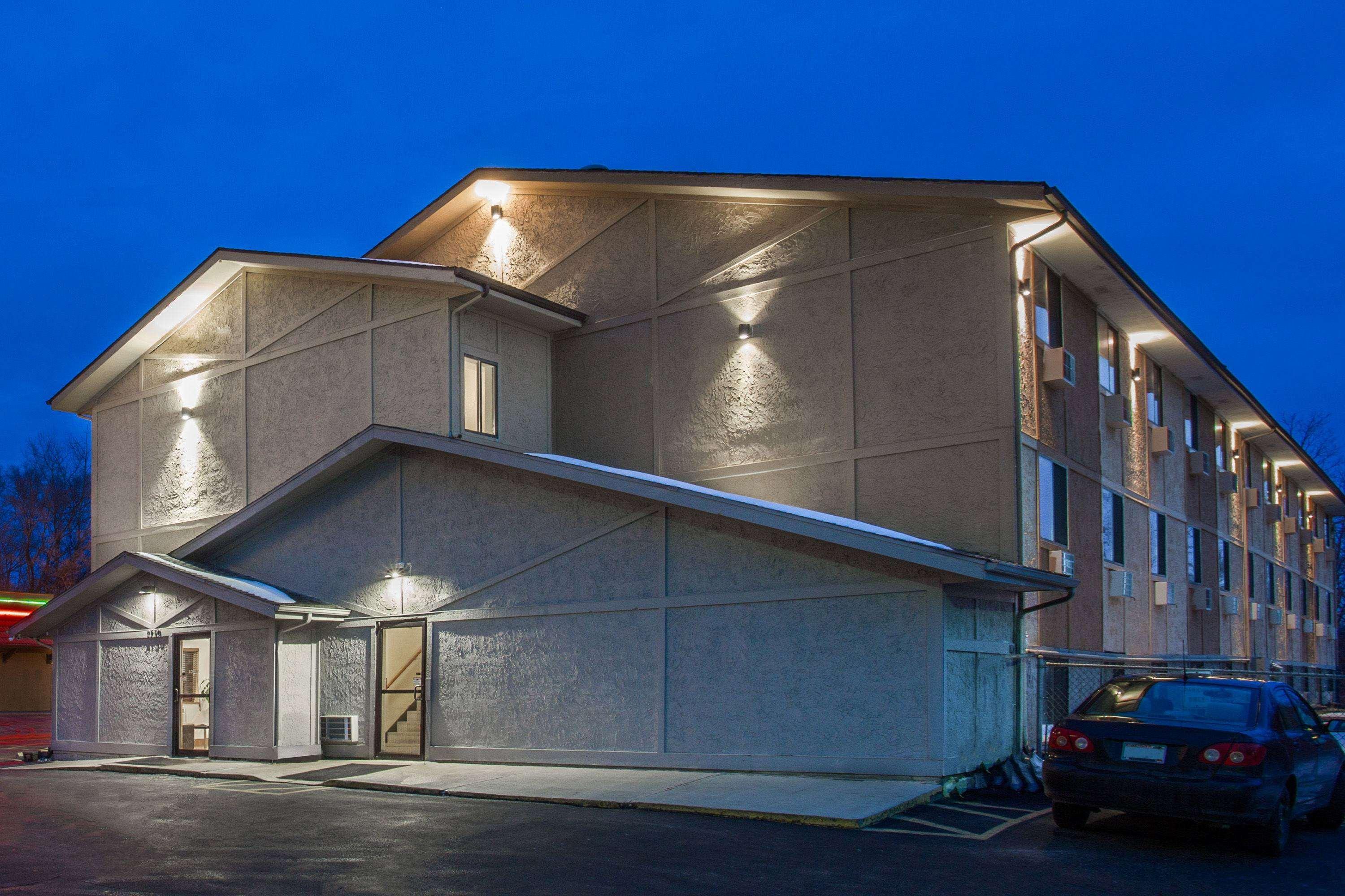Motel Super 8 By Wyndham Dubuque Exterior foto